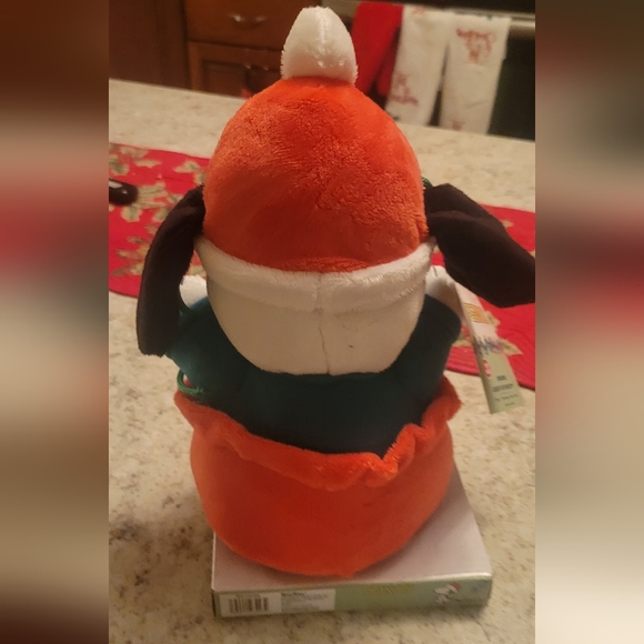 Peanuts Christmas Light up Singing Snoopy - Picture 5 of 8